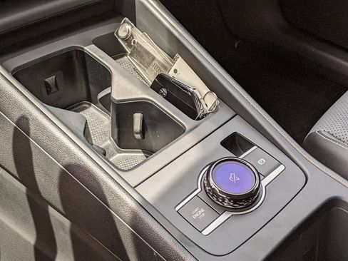Certified 2025 Volkswagen Tiguan SE AWD/4WD image 18