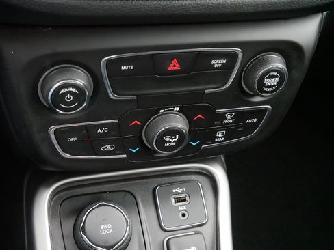 Used 2020 Jeep Compass Latitude w/ Cold Weather Group image 23