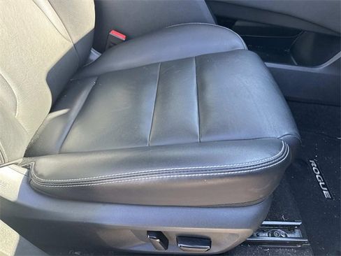 Used 2023 Nissan Rogue SL w/ SL Premium Package image 16