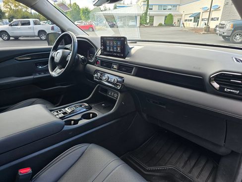 Certified 2025 Honda Pilot Elite image 5