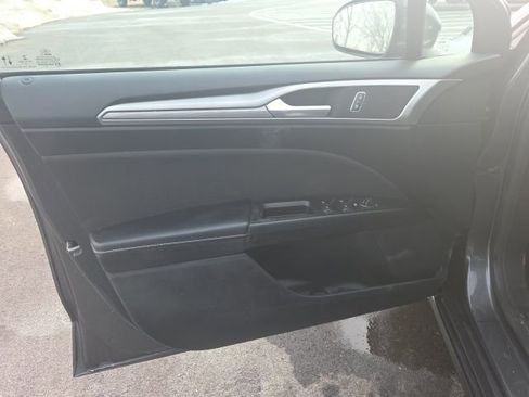 Used 2020 Ford Fusion SE FWD image 20
