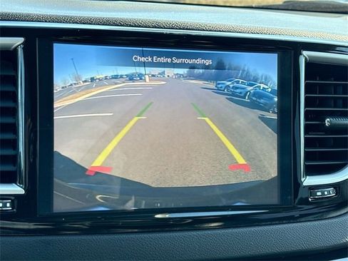 Used 2024 Chrysler Pacifica Touring-L image 37