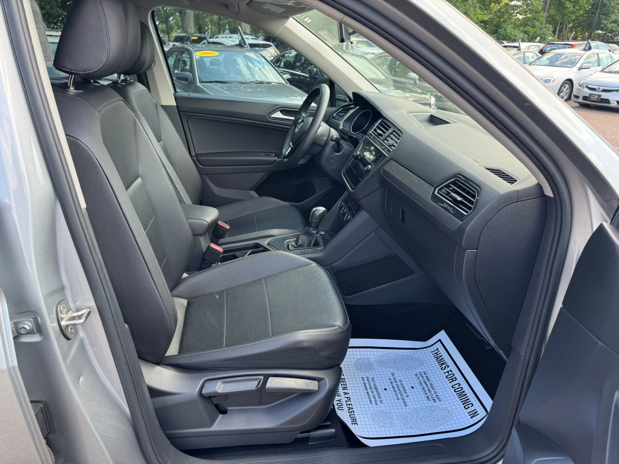 Used 2020 Volkswagen Tiguan SE w/ Panoramic Sunroof Package FWD image 11