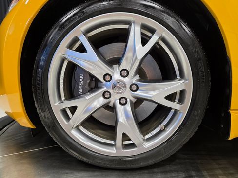 Used 2009 Nissan 370Z Touring w/ Sport Pkg RWD image 4