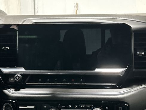 Used 2024 Chevrolet Silverado 2500 High Country image 18