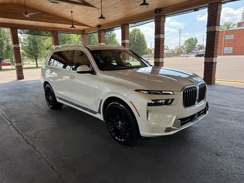 Used 2024 BMW X7 xDrive40i AWD/4WD image 3