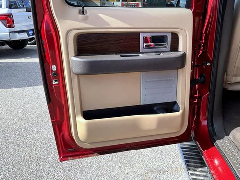 Used 2014 Ford F150 Lariat w/ Lariat Chrome Package image 21