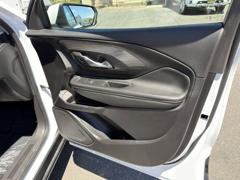 Used 2024 GMC Terrain SLE FWD image 11