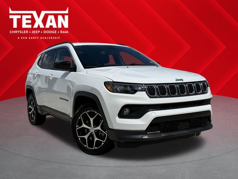 Used 2024 Jeep Compass Latitude image 1