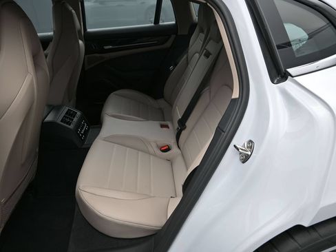 Certified 2025 Porsche Panamera RWD image 17