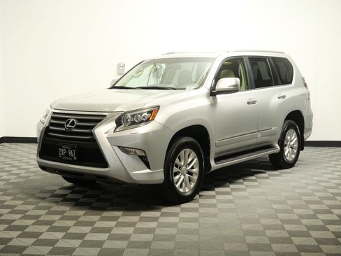 Used 2017 Lexus GX 460 Premium w/ Premium Package AWD/4WD image 4