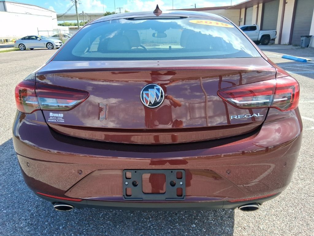 Used 2019 Buick Regal Avenir w/ Driver Confidence Package II FWD image 4