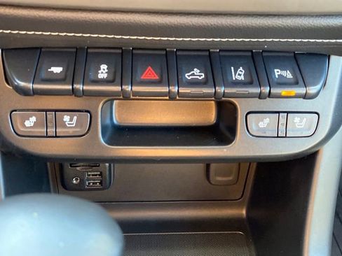 Used 2022 GMC Canyon Denali image 14