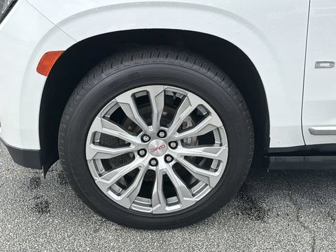 Used 2023 GMC Yukon XL Denali RWD image 12