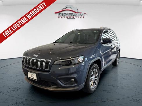 Used 2019 Jeep Cherokee Latitude Plus w/ Cold Weather Group AWD/4WD image 4