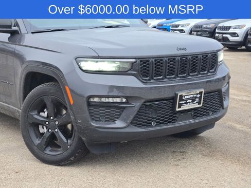 Used 2025 Jeep Grand Cherokee Limited w/ Luxury Tech Group II image 2