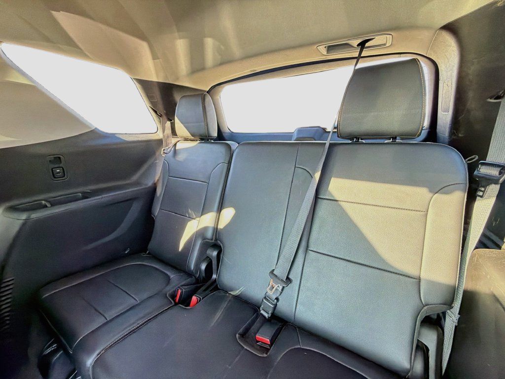 Used 2018 Chevrolet Traverse Premier w/ Redline Edition AWD/4WD image 12