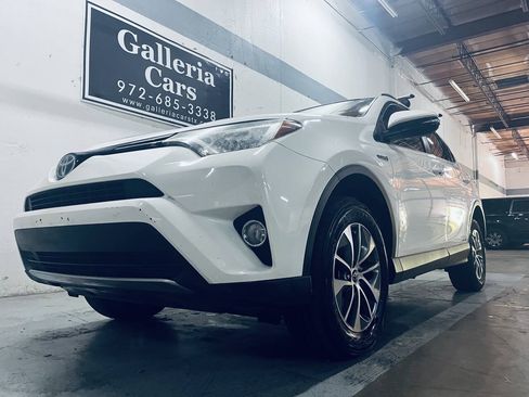 Used 2017 Toyota RAV4 XLE AWD/4WD image 2