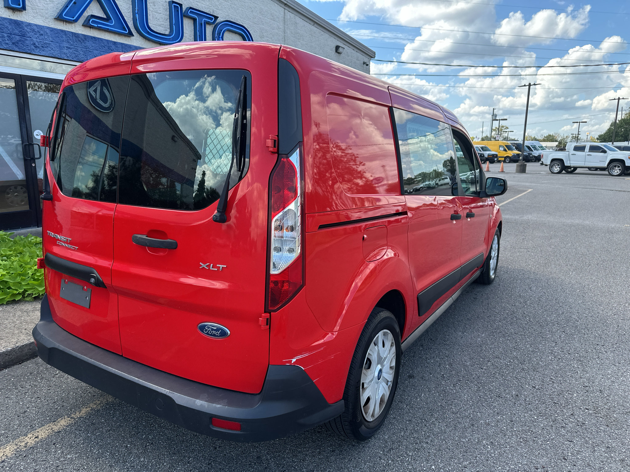 Used 2019 Ford Transit Connect XLT FWD image 4