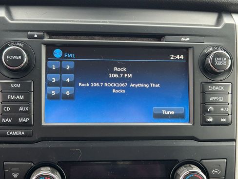 Used 2017 Nissan Titan SL image 18