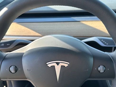 Used 2021 Tesla Model Y Long Range image 29