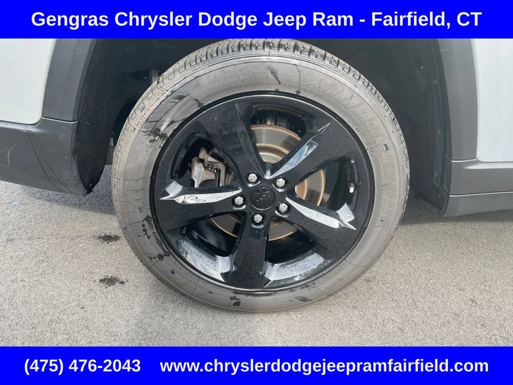 Used 2023 Jeep Grand Cherokee L Altitude AWD/4WD image 10