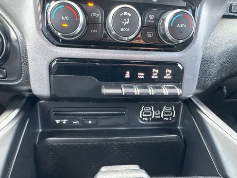 Used 2019 RAM 1500 Big Horn AWD/4WD image 34
