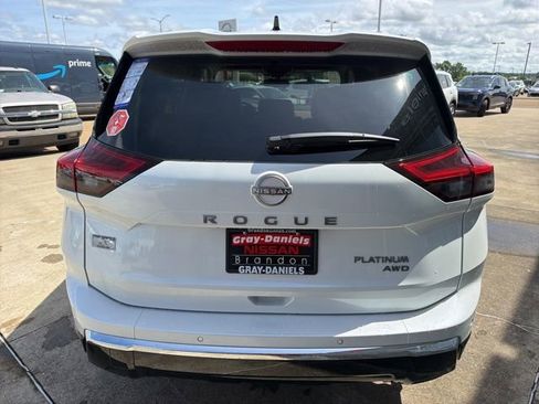 New 2026 Nissan Rogue Platinum AWD/4WD image 3