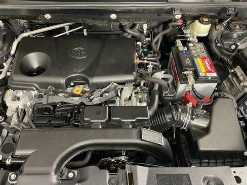 Used 2020 Toyota RAV4 LE image 9