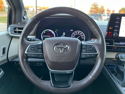 Used 2022 Toyota Sienna Platinum image 15