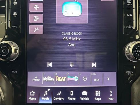 Used 2025 RAM 1500 Laramie image 27