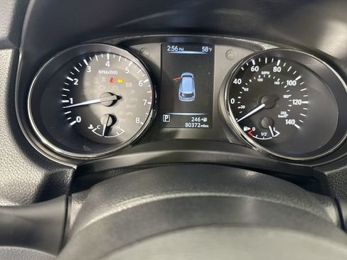 Used 2017 Nissan Rogue SV AWD/4WD image 16