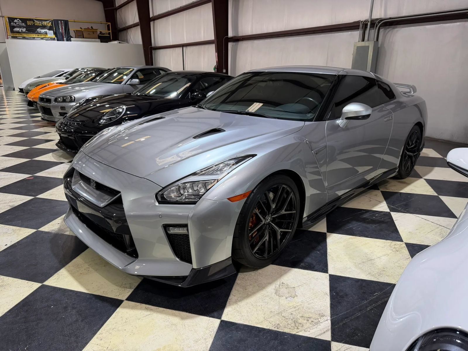 Used 2017 Nissan GT-R Premium AWD/4WD image 1