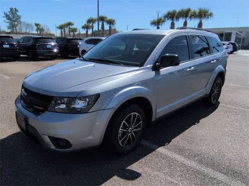 Used 2019 Dodge Journey SE w/ Blacktop Package image 4