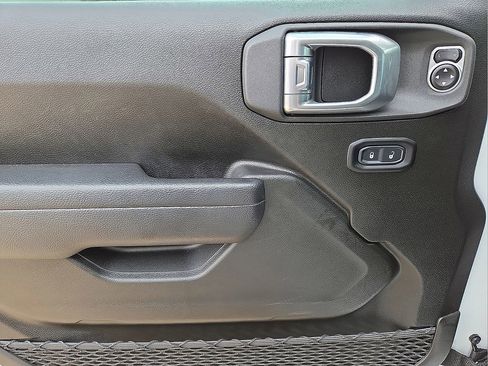 Used 2024 Jeep Wrangler Unlimited image 22