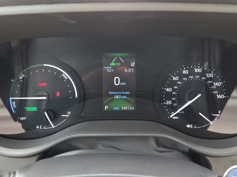 Certified 2024 Toyota Sienna XLE FWD image 29