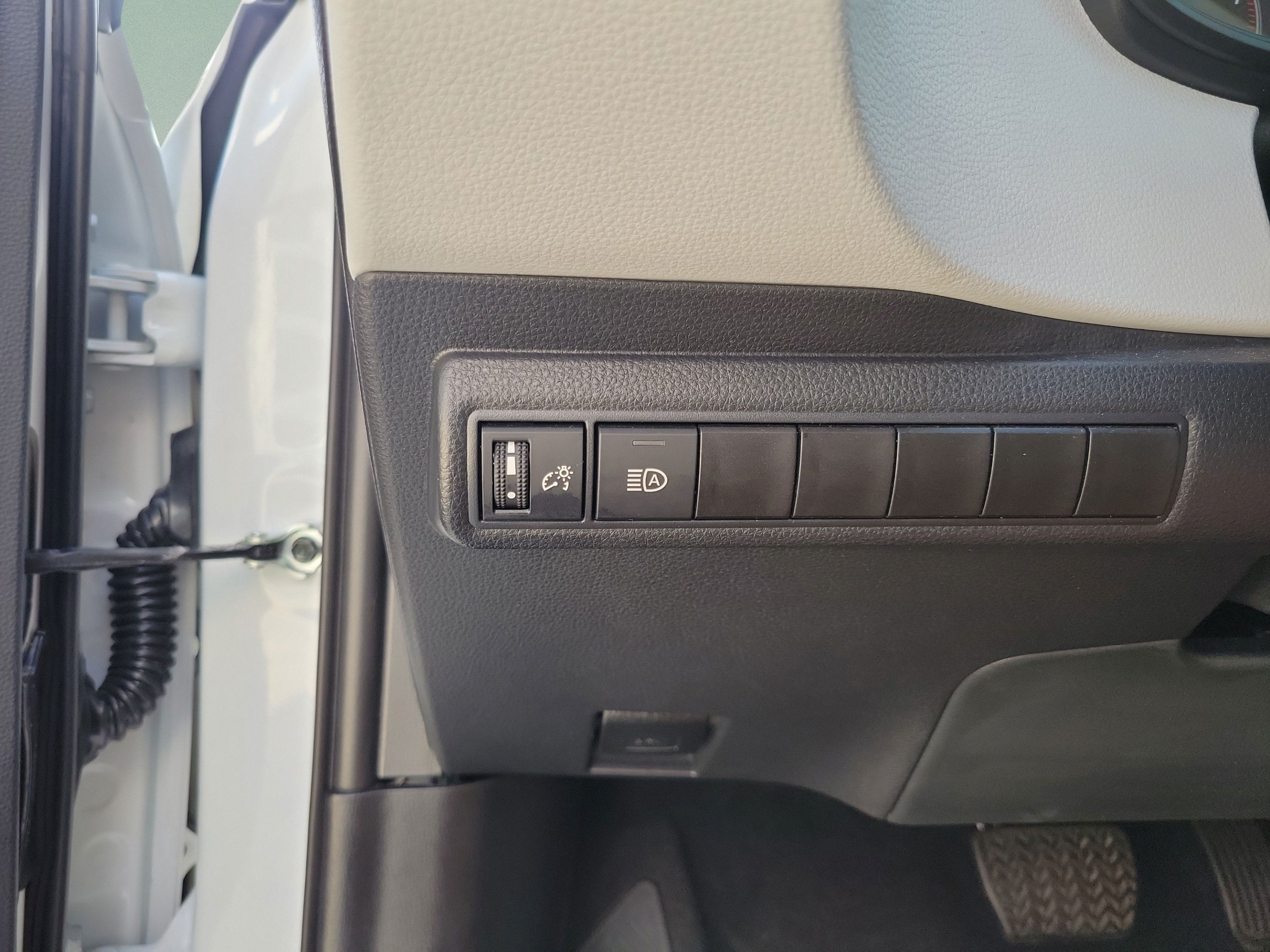 Certified 2025 Toyota Corolla SE FWD image 11