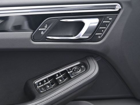 Used 2024 Porsche Macan Turbo image 27