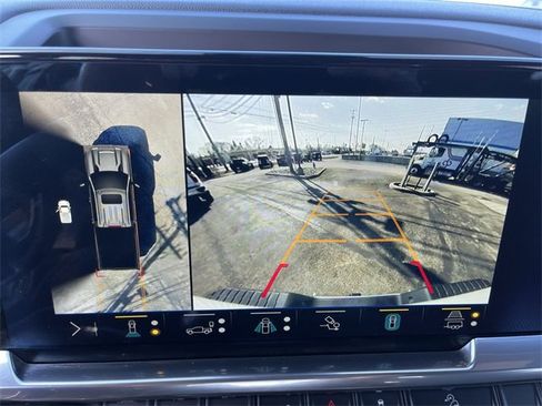 Used 2024 Chevrolet Silverado 3500 LT w/ Safety Package image 17