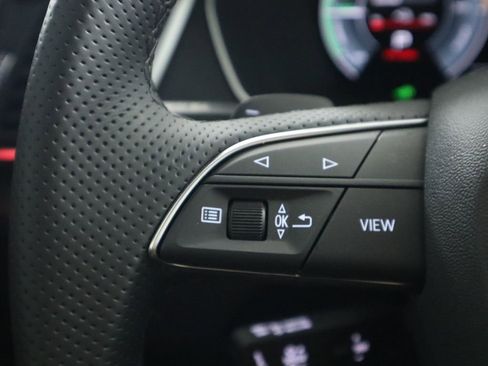 Used 2025 Audi Q5 e Premium Plus w/ Premium Plus Package image 12
