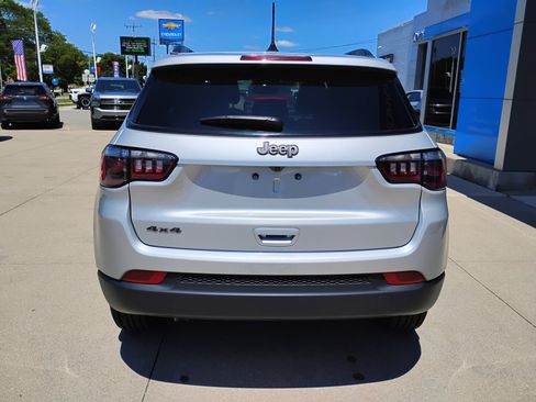 Used 2025 Jeep Compass Latitude w/ Convenience Group AWD/4WD image 8