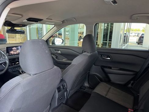 Used 2025 Nissan Rogue SV FWD image 21