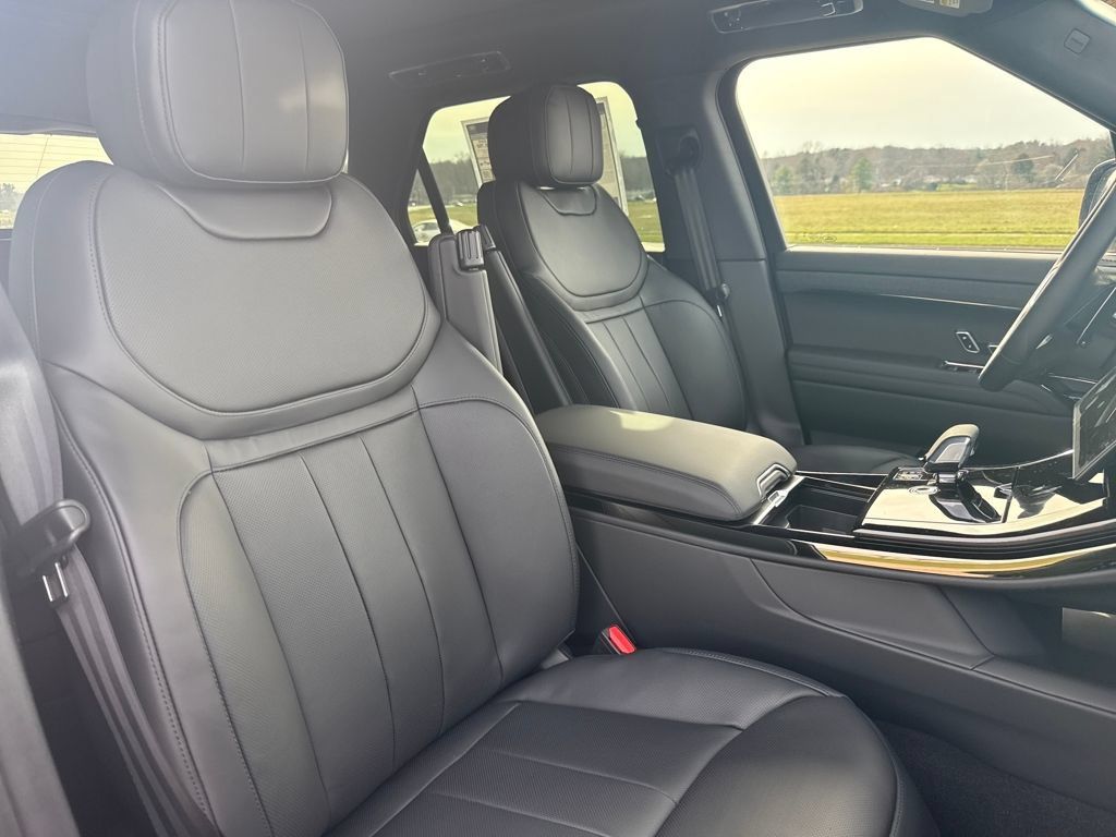 New 2026 Land Rover Range Rover Sport SE AWD/4WD image 16