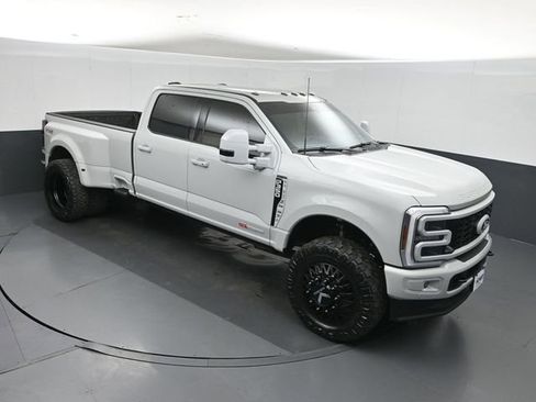 Used 2025 Ford F350 Platinum w/ FX4 Off-Road Package image 28