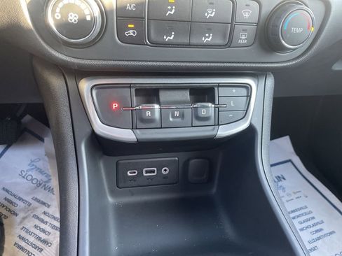 Used 2024 GMC Terrain SLE image 19