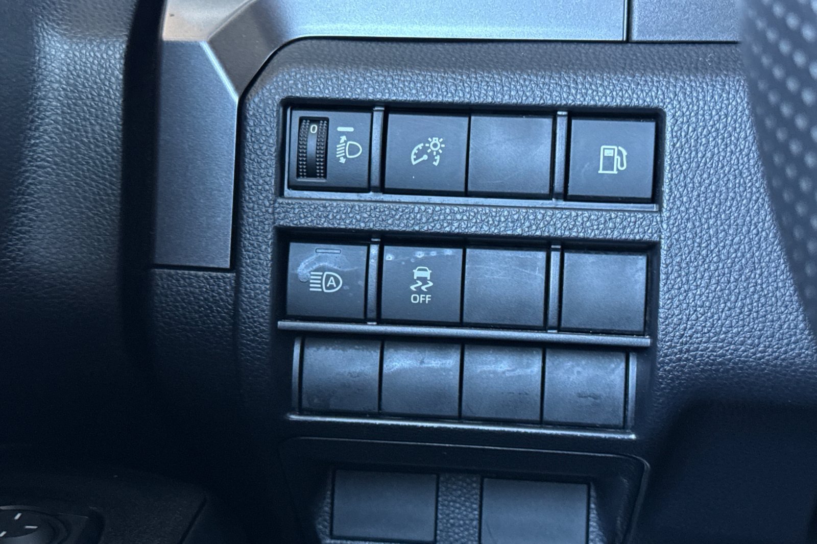 Certified 2025 Toyota 4Runner SR5 AWD/4WD image 34