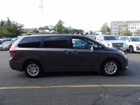 Used 2016 Toyota Sienna XLE w/ XLE Navigation Package FWD image 6