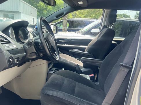 Used 2015 Dodge Grand Caravan SE image 9