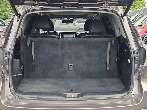 Used 2014 Toyota Highlander Limited Platinum AWD/4WD image 10