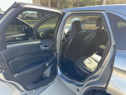 Used 2024 Ford Edge Titanium image 9